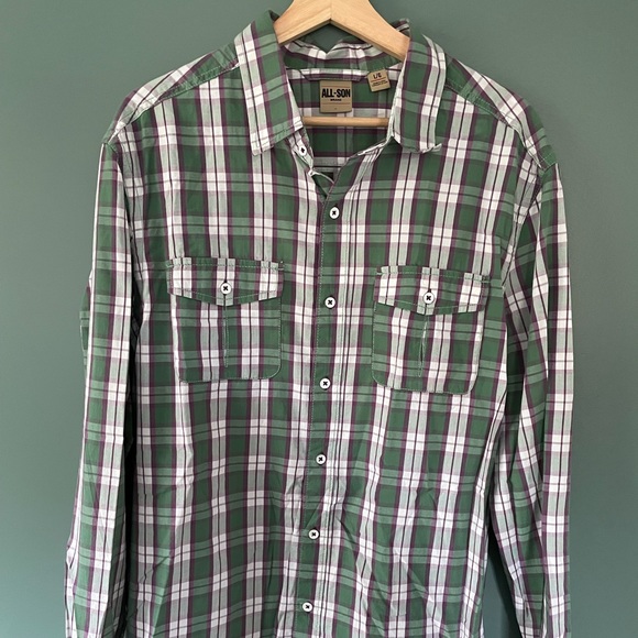 Button down - Picture 1 of 1